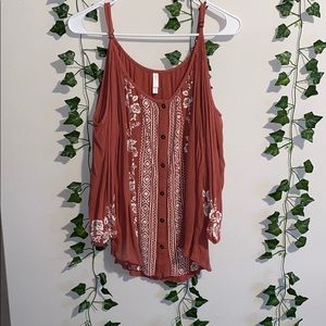 SHOULDER SPLIT BUTTON UP